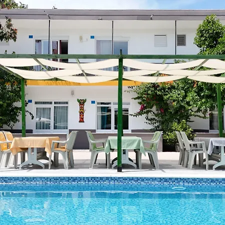 Hillside Apart-hotel Side