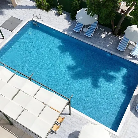 Hillside Apartahotel *
